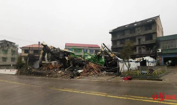 千里马配资 父子除夕夜放烟花引火灾致1死1伤，父亲一审被判7年赔偿270万元