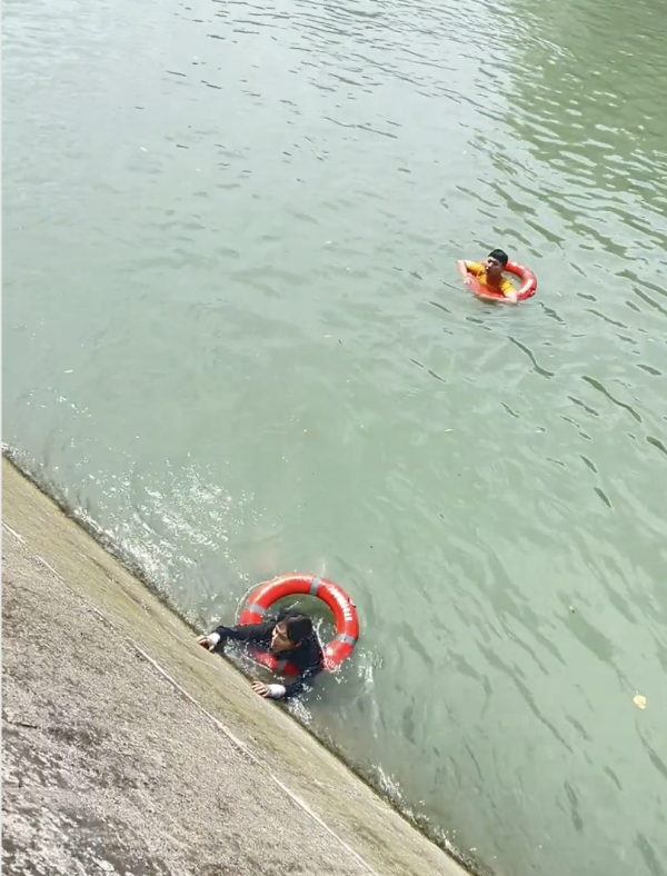 融创优配 成都一藏族女孩遇落水男子，义无反顾跳水救援：救完有点后怕，第一次在户外河流下水
